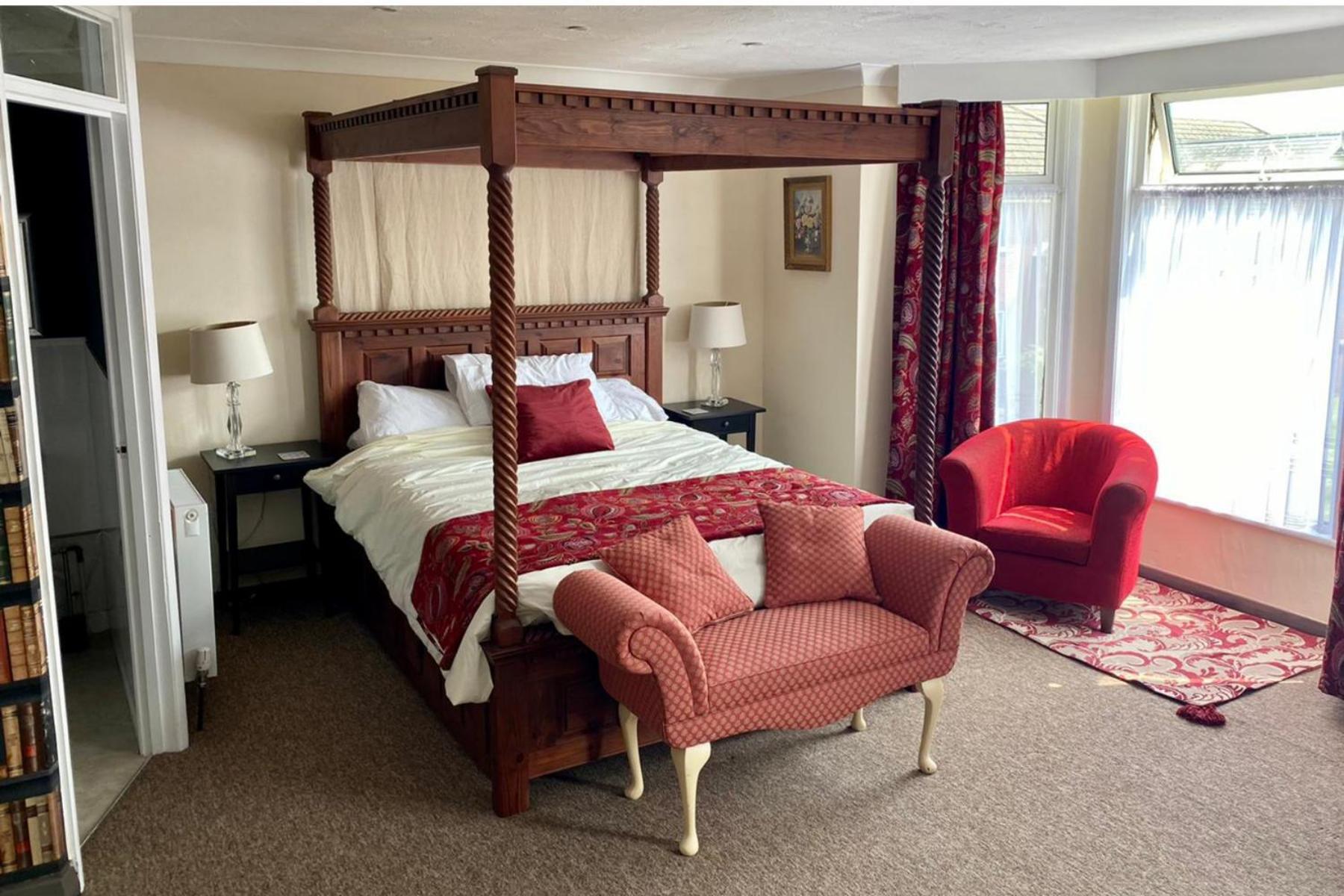 Hotel Of Wizardry เกรทยาร์มัธ ภายนอก รูปภาพ