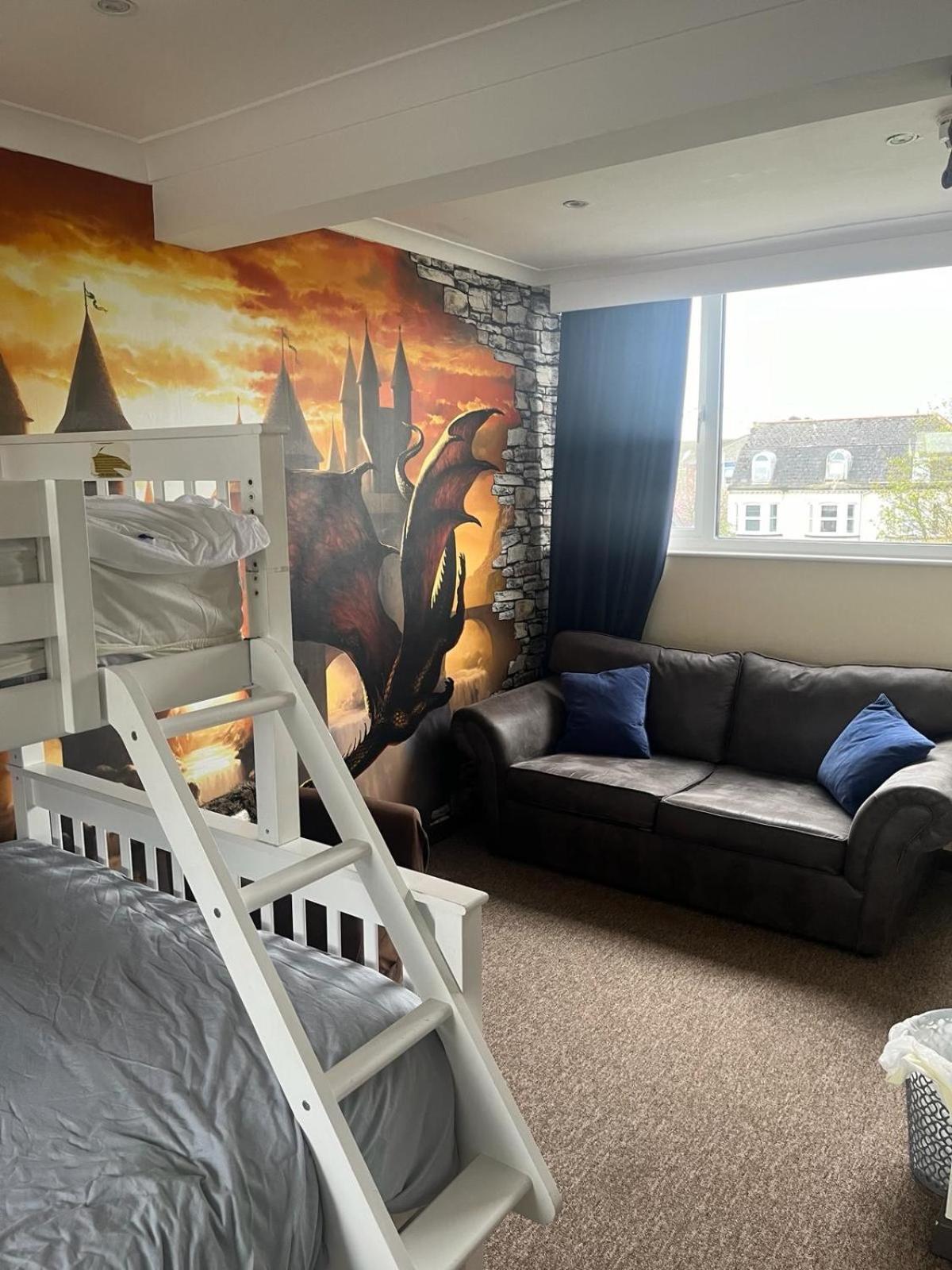 Hotel Of Wizardry เกรทยาร์มัธ ภายนอก รูปภาพ